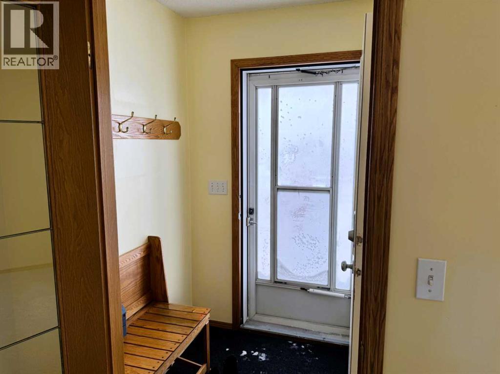 44 Dale Close, Red Deer, Alberta  T4R 2L5 - Photo 3 - A2276194