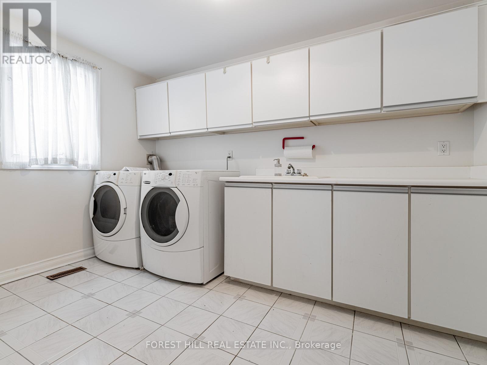 17 Dunloe Road, Richmond Hill (Bayview Hill), Ontario  L4B 2H6 - Photo 49 - N12754896