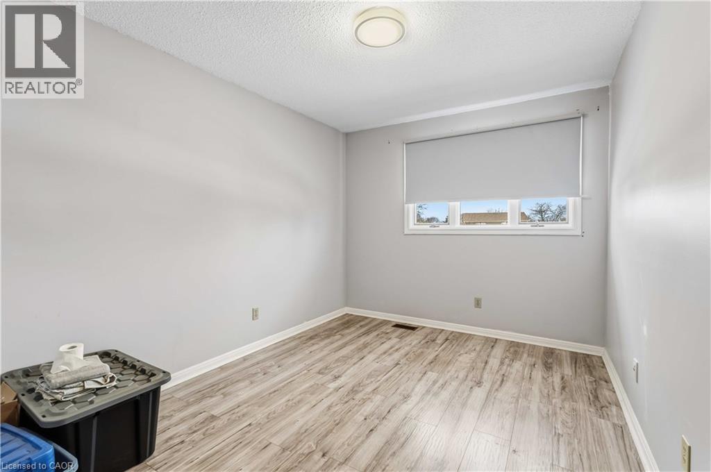 5048 Stenzel Court, Beamsville, Ontario  L0R 1B5 - Photo 5 - 40803577