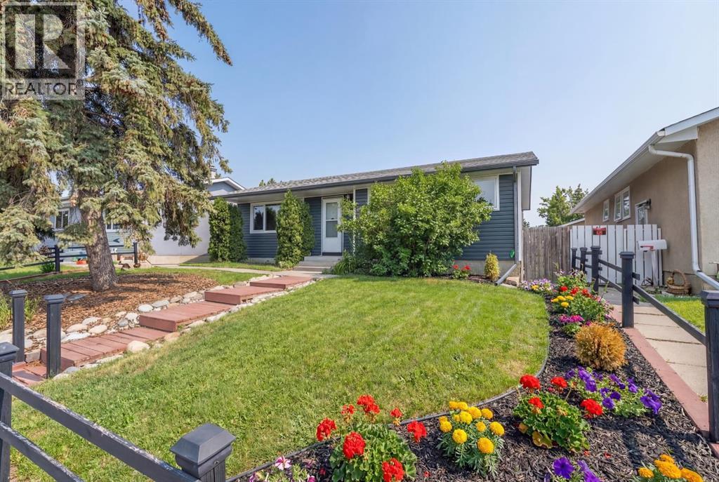 724 Pinecliff Road Ne, Calgary, Alberta  T1Y 3X1 - Photo 3 - A2282722