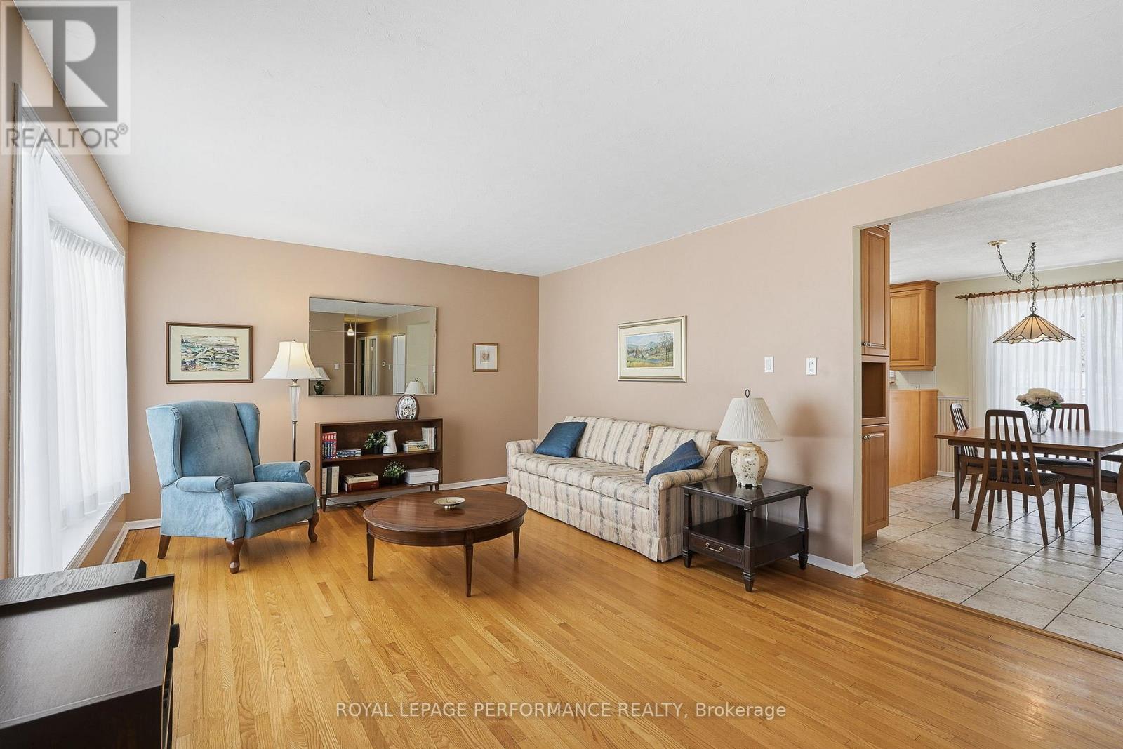 2266 Fife Crescent, Ottawa, Ontario  K1G 2Z4 - Photo 4 - X12767824