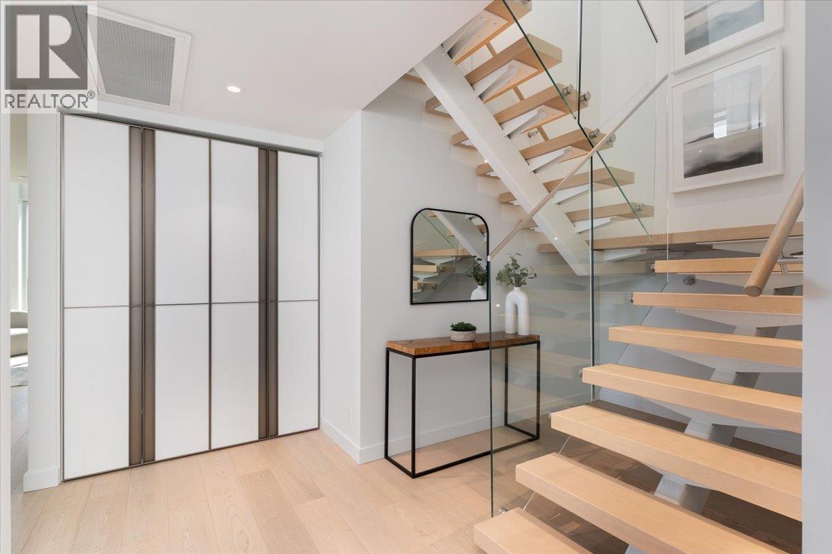 2404 1500 Fern Street, North Vancouver, British Columbia  V7J 0E6 - Photo 15 - R3087535