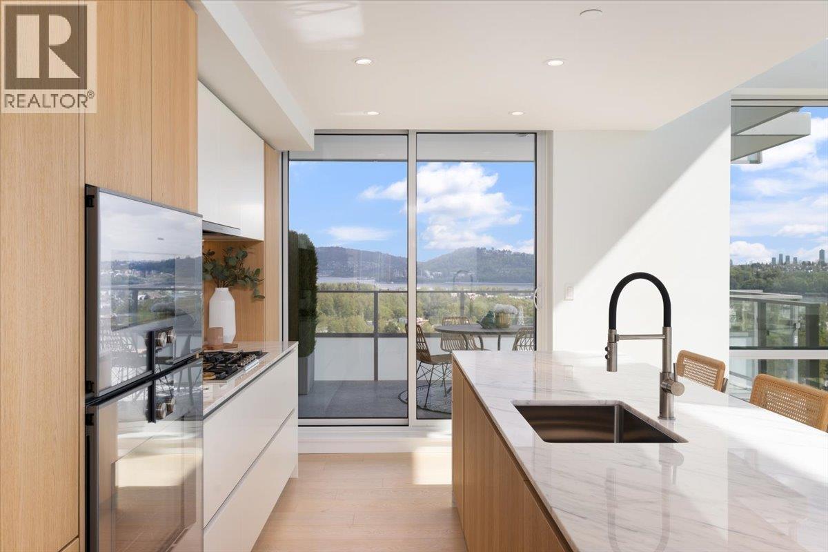 2404 1500 Fern Street, North Vancouver, British Columbia  V7J 0E6 - Photo 4 - R3087535