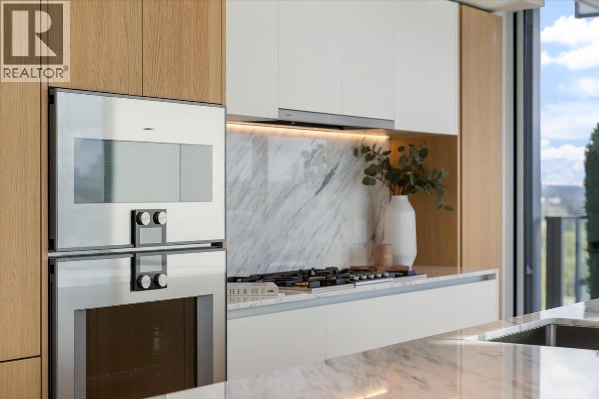 2404 1500 Fern Street, North Vancouver, British Columbia  V7J 0E6 - Photo 9 - R3087535