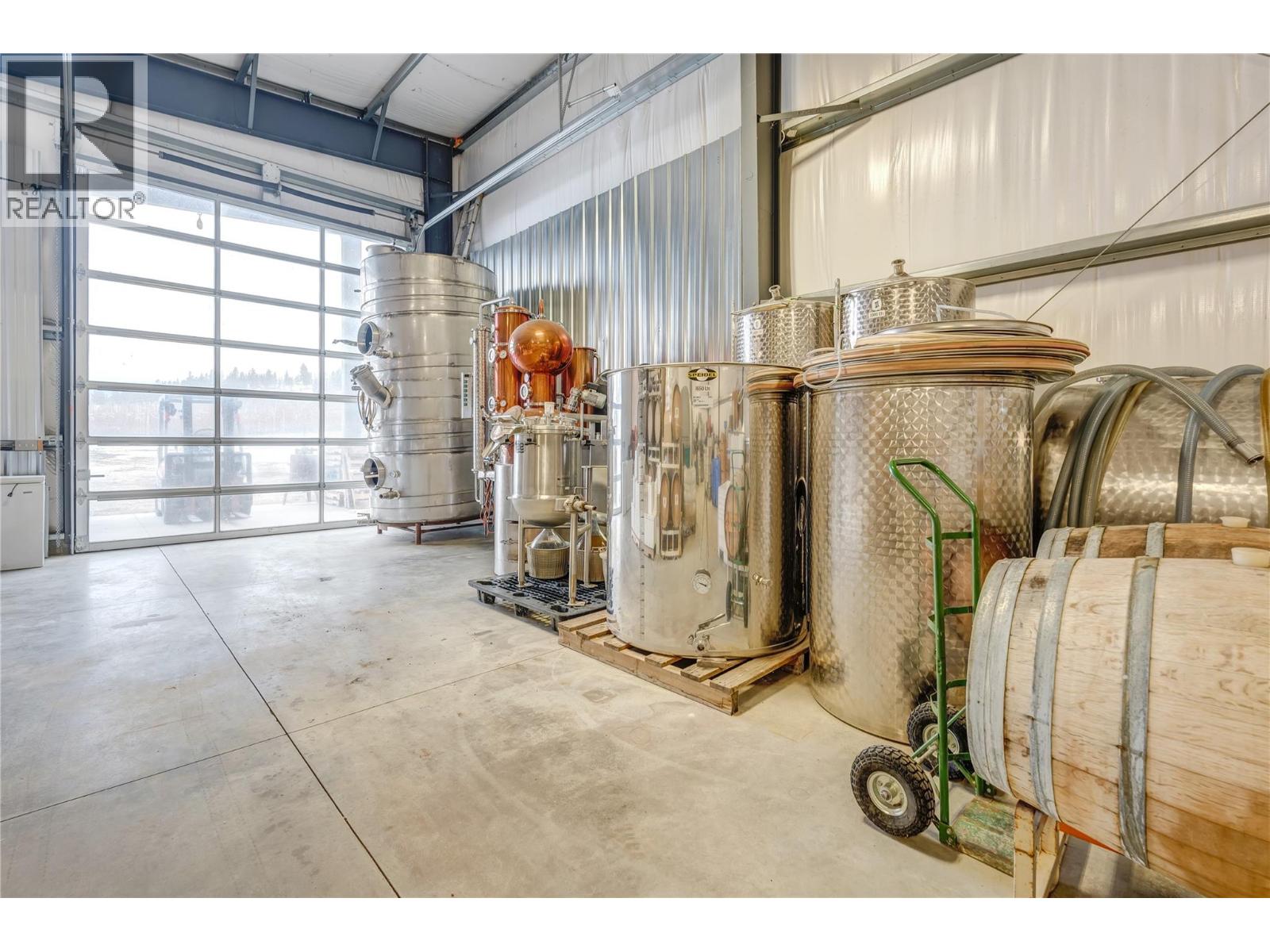 5214 Monro Avenue Summerland Photo 9