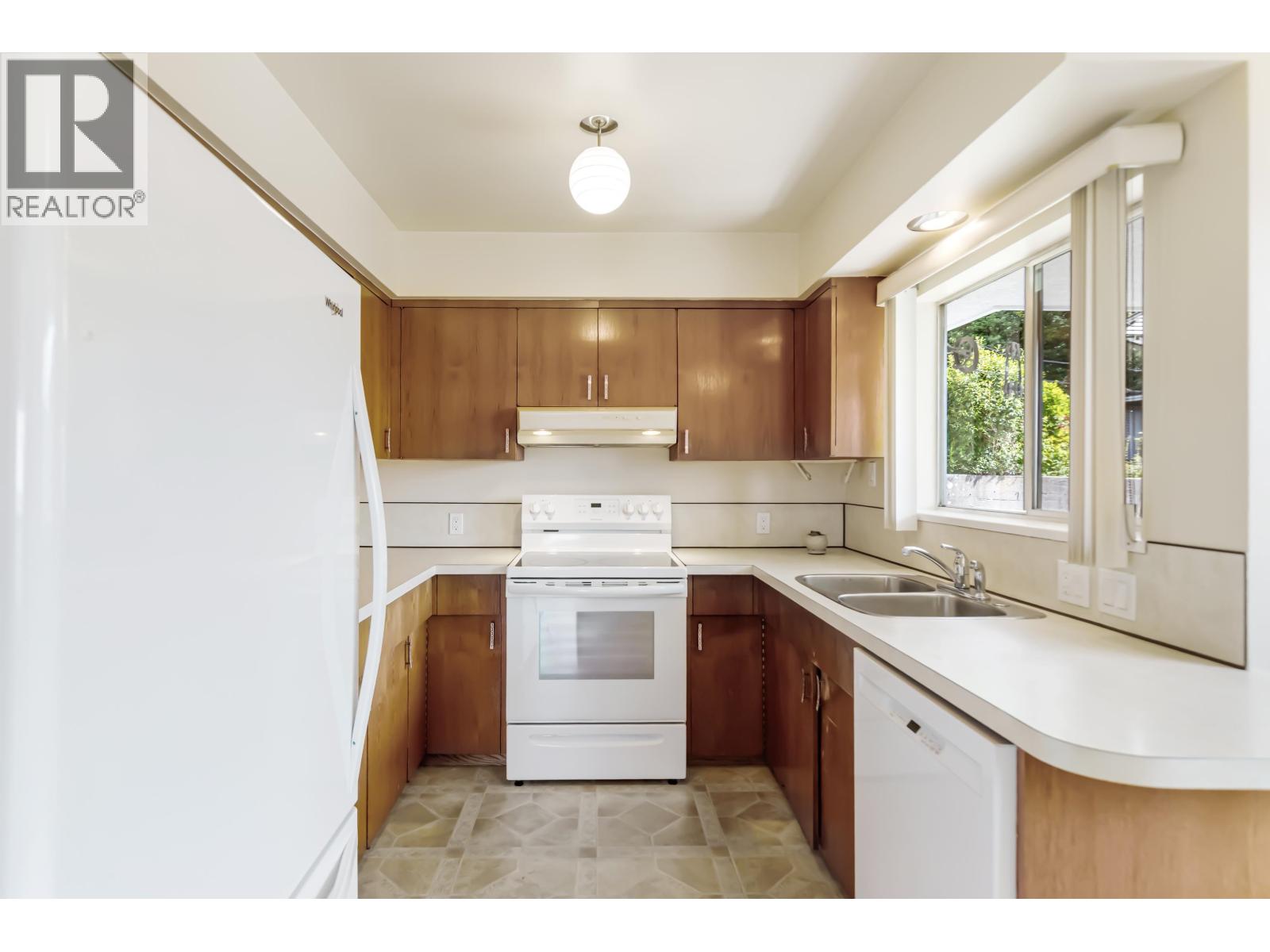 7988 Sussex Avenue, Burnaby, British Columbia  V5J 3W3 - Photo 18 - R3080892