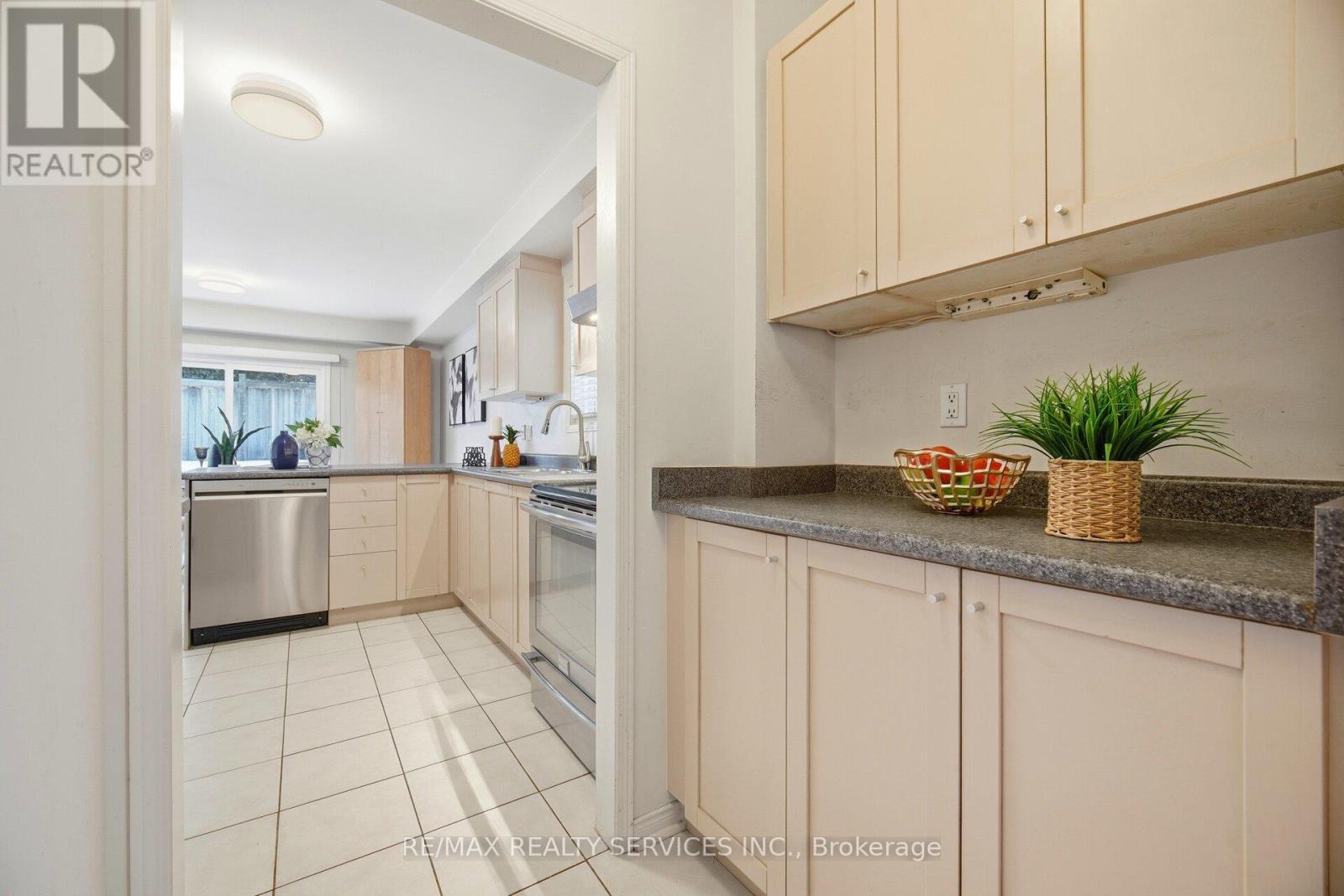 115 Woodvalley Drive, Brampton, Ontario  L7A 2E1 - Photo 14 - W12763302