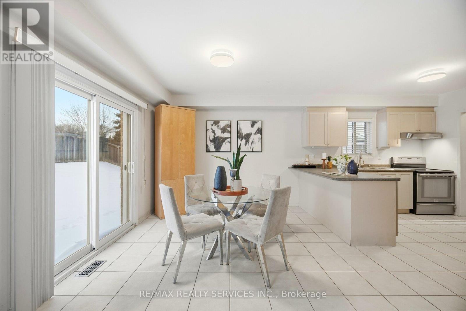 115 Woodvalley Drive, Brampton, Ontario  L7A 2E1 - Photo 18 - W12763302