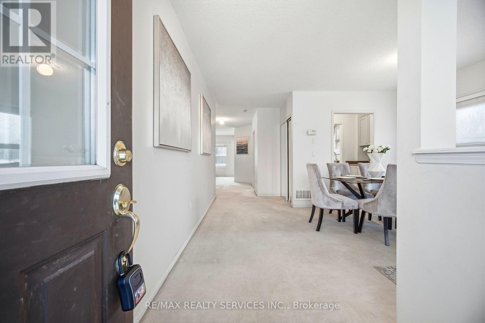 115 Woodvalley Drive, Brampton, Ontario  L7A 2E1 - Photo 4 - W12763302