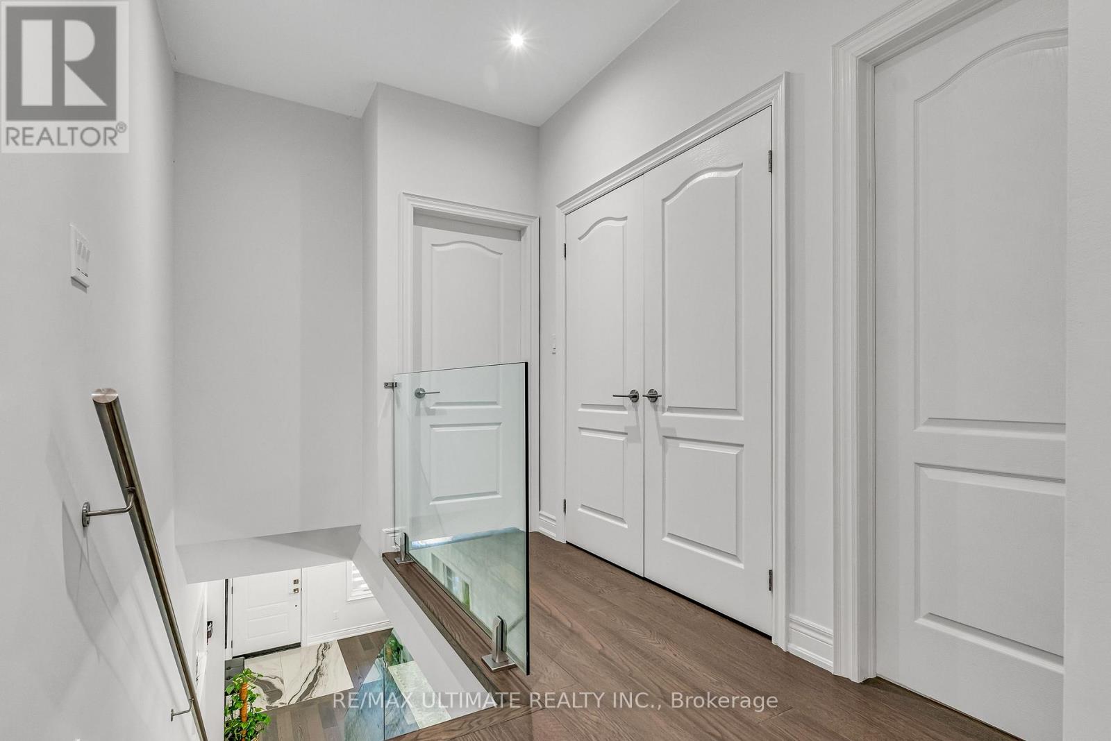 420 Harvie Avenue, Toronto, Ontario  M6E 4L8 - Photo 12 - W12767804