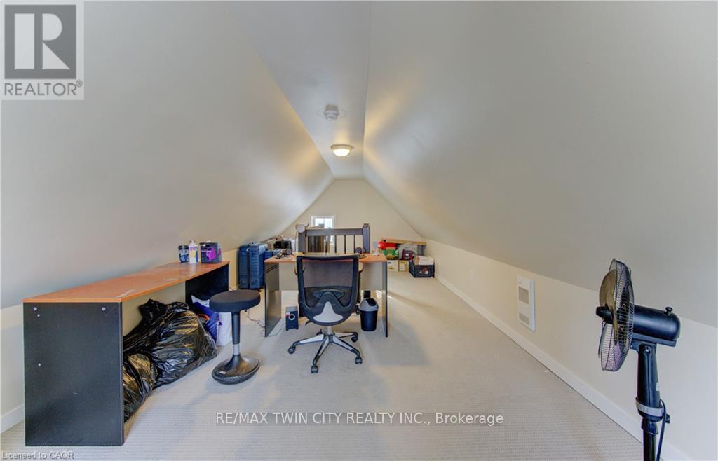 61 Waterloo Street, Kitchener, Ontario  N2H 3V1 - Photo 15 - X12767854