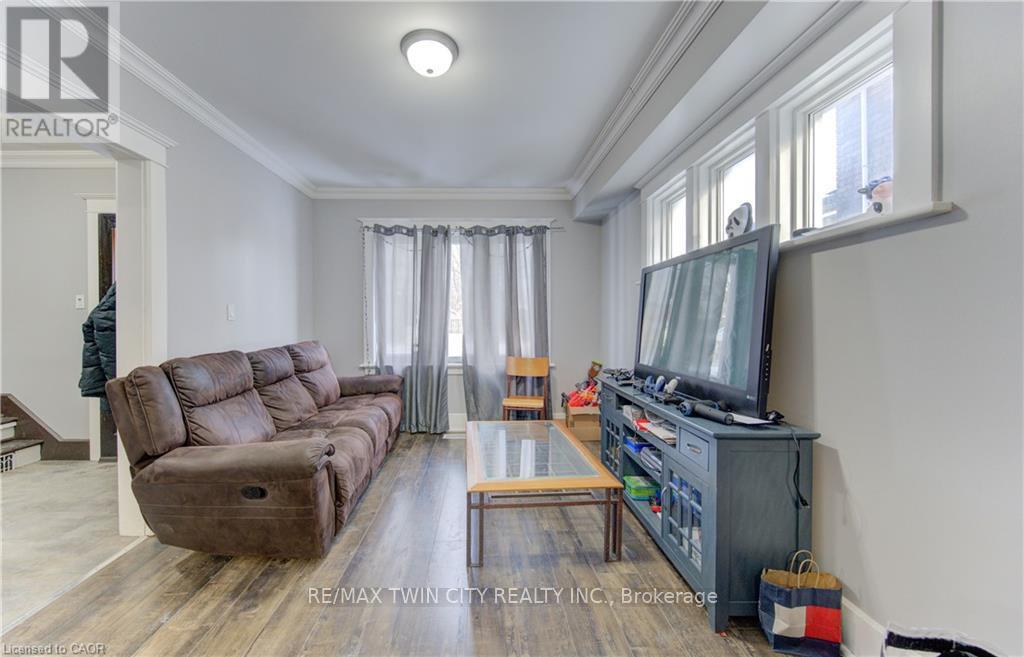 61 Waterloo Street, Kitchener, Ontario  N2H 3V1 - Photo 9 - X12767854