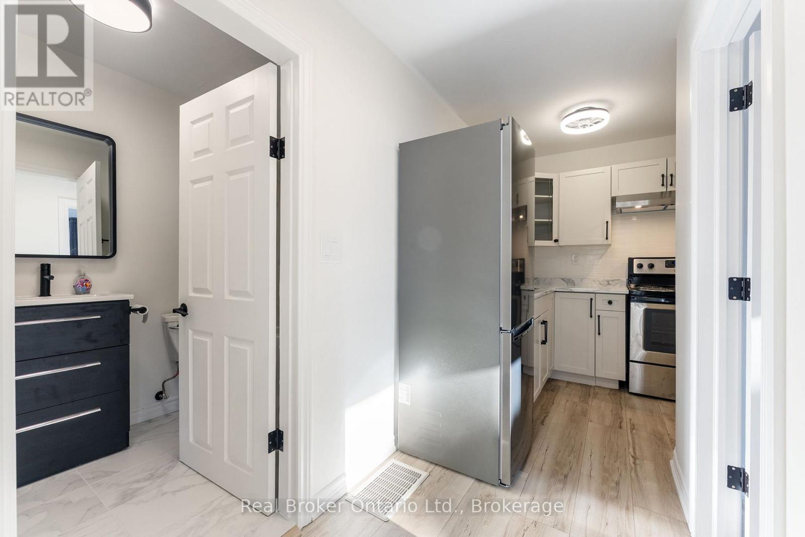 7 - 985 Kingsway Drive, Burlington, Ontario  L7T 3J1 - Photo 10 - W12767936