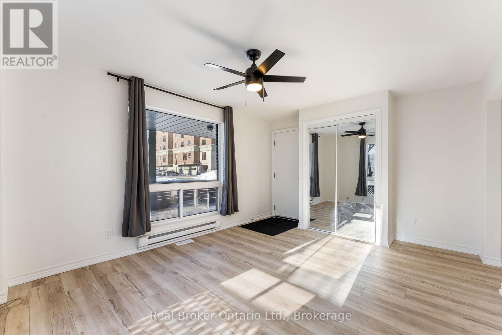 7 - 985 Kingsway Drive, Burlington, Ontario  L7T 3J1 - Photo 8 - W12767936