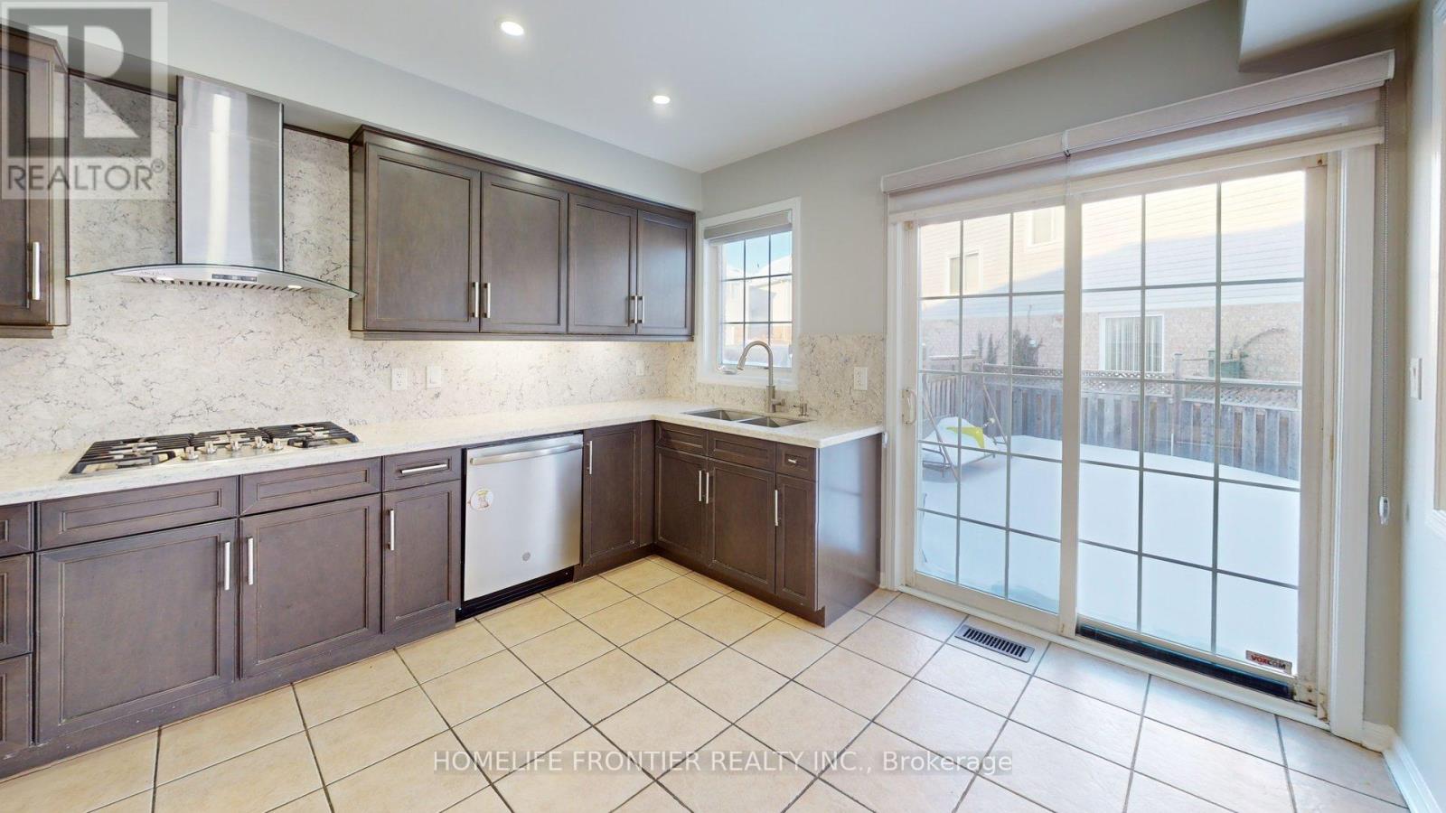 53 Frontenac Crescent, Brampton, Ontario  L7A 3M8 - Photo 15 - W12766544