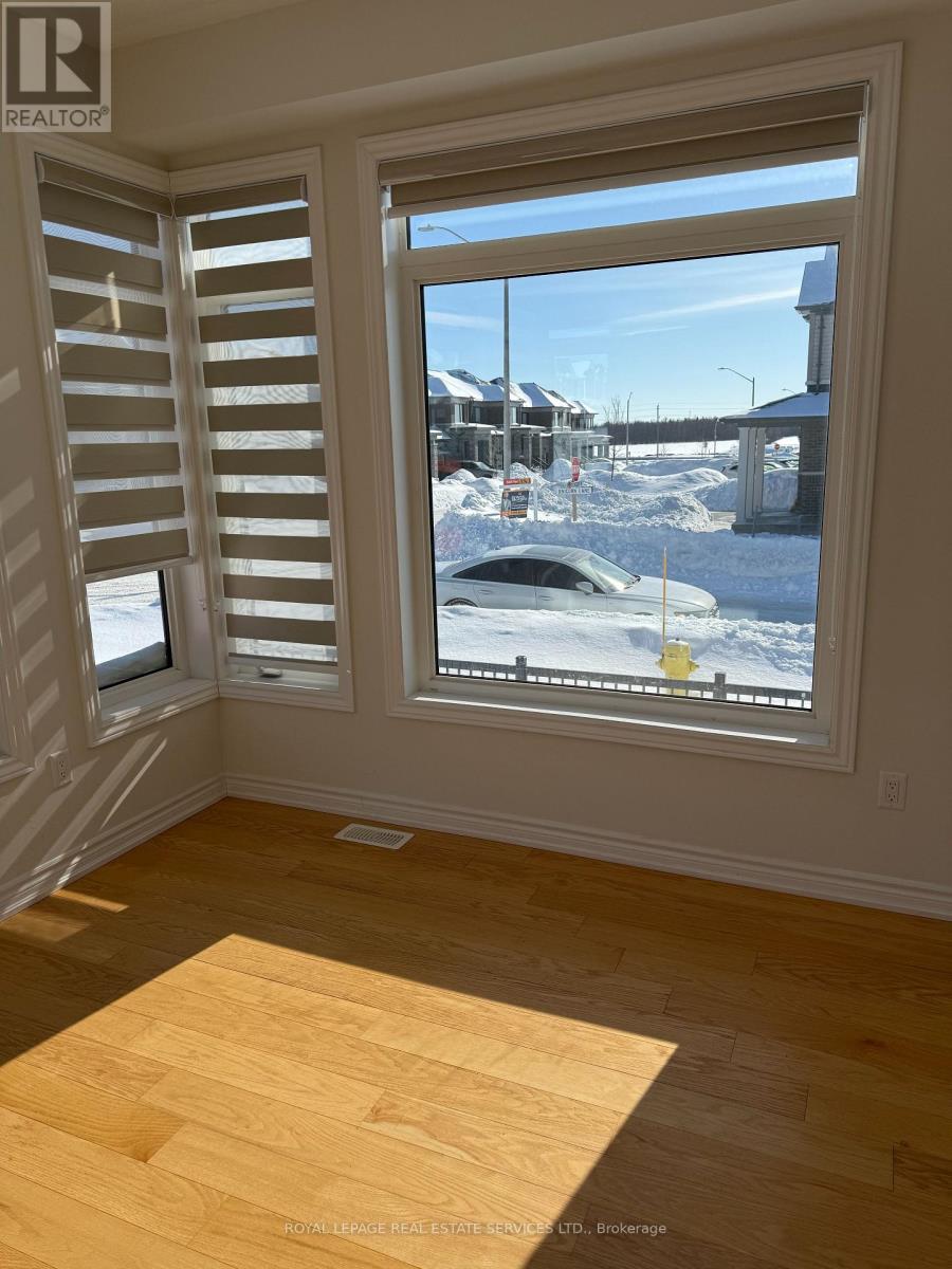 27 Rochester Drive, Barrie, Ontario  L9J 0V9 - Photo 11 - S12765516