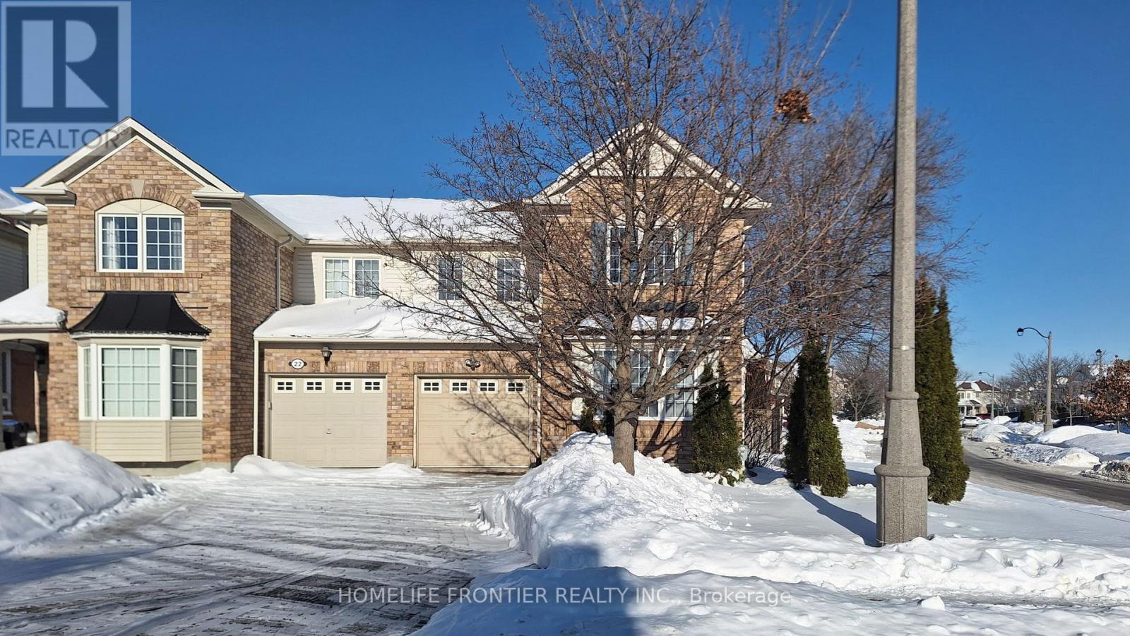 53 Frontenac Crescent, Brampton, Ontario  L7A 3M8 - Photo 2 - W12766544