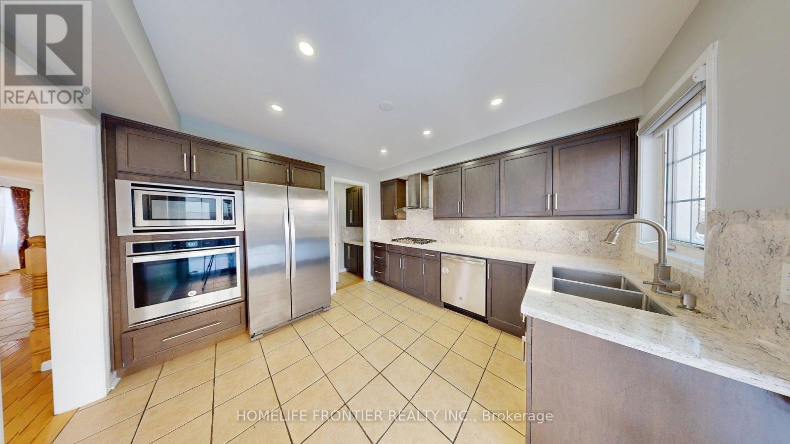 53 Frontenac Crescent, Brampton, Ontario  L7A 3M8 - Photo 14 - W12766544