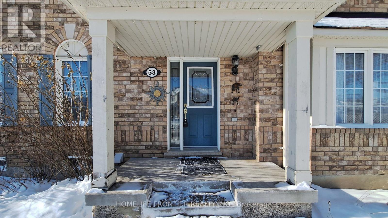 53 Frontenac Crescent, Brampton, Ontario  L7A 3M8 - Photo 3 - W12766544