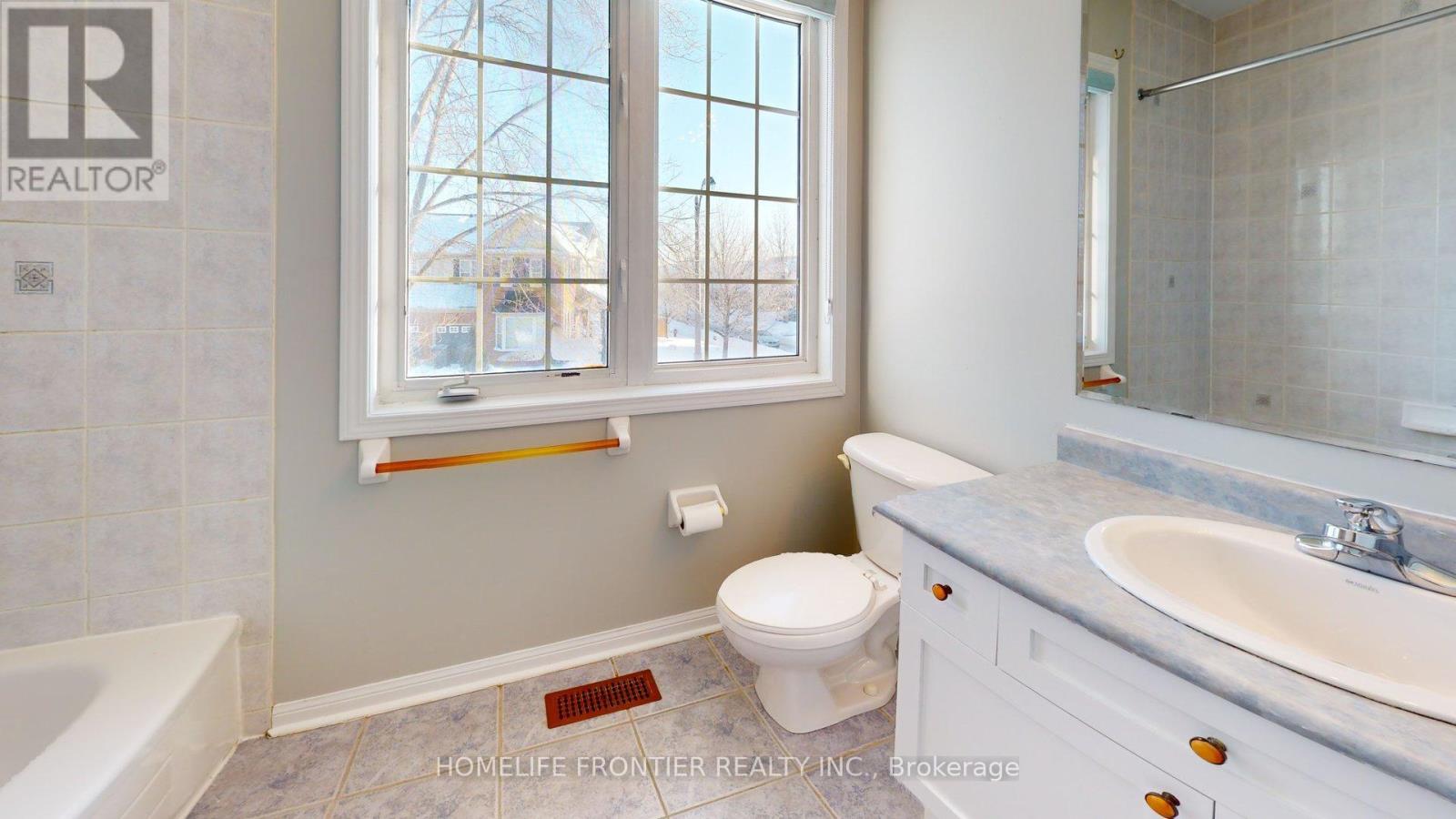 53 Frontenac Crescent, Brampton, Ontario  L7A 3M8 - Photo 26 - W12766544