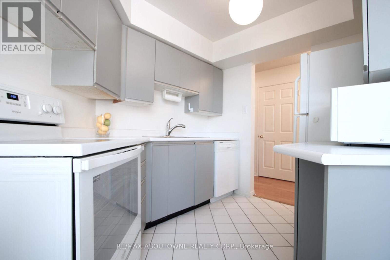 216 - 1485 Lakeshore Road E, Mississauga, Ontario  L5E 3G2 - Photo 18 - W12766058