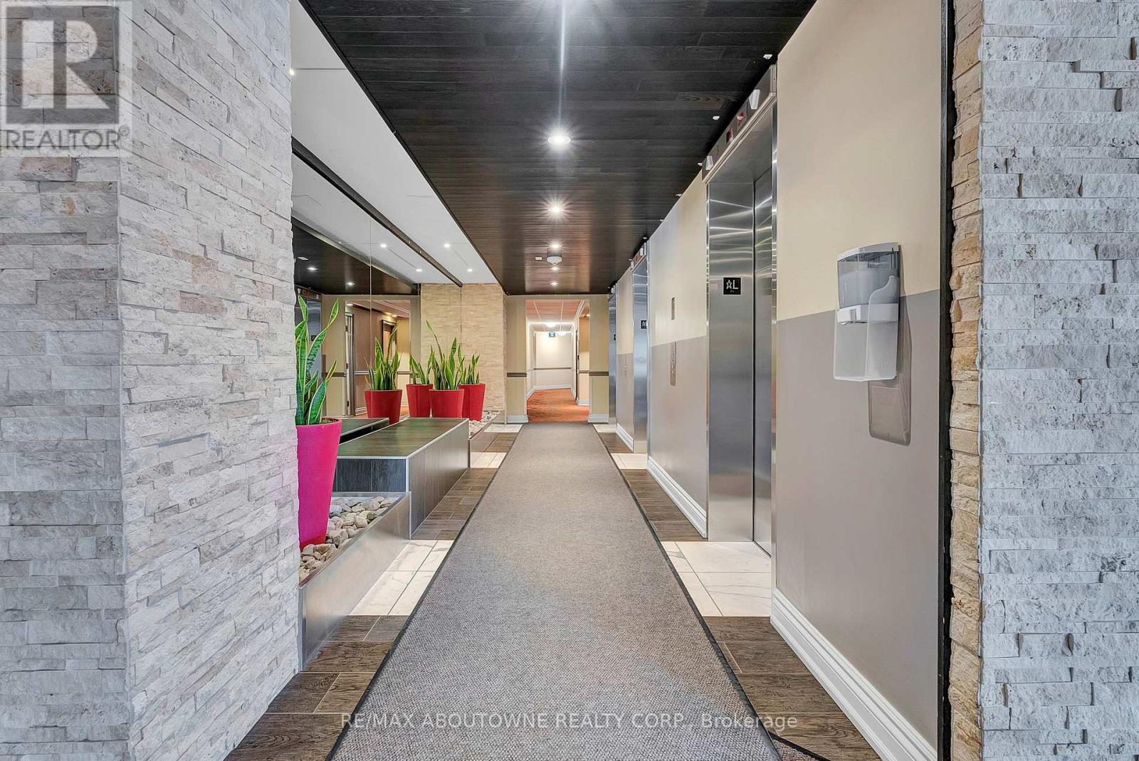 216 - 1485 Lakeshore Road E, Mississauga, Ontario  L5E 3G2 - Photo 8 - W12766058