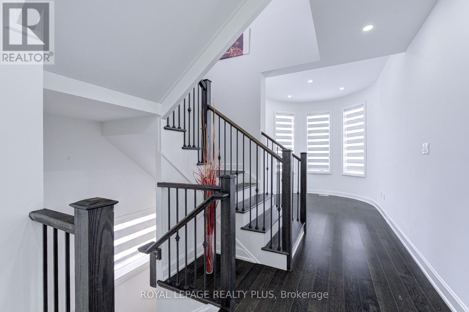 1479 Lakeport Crescent, Oakville, Ontario  L6H 7G1 - Photo 7 - W12767088