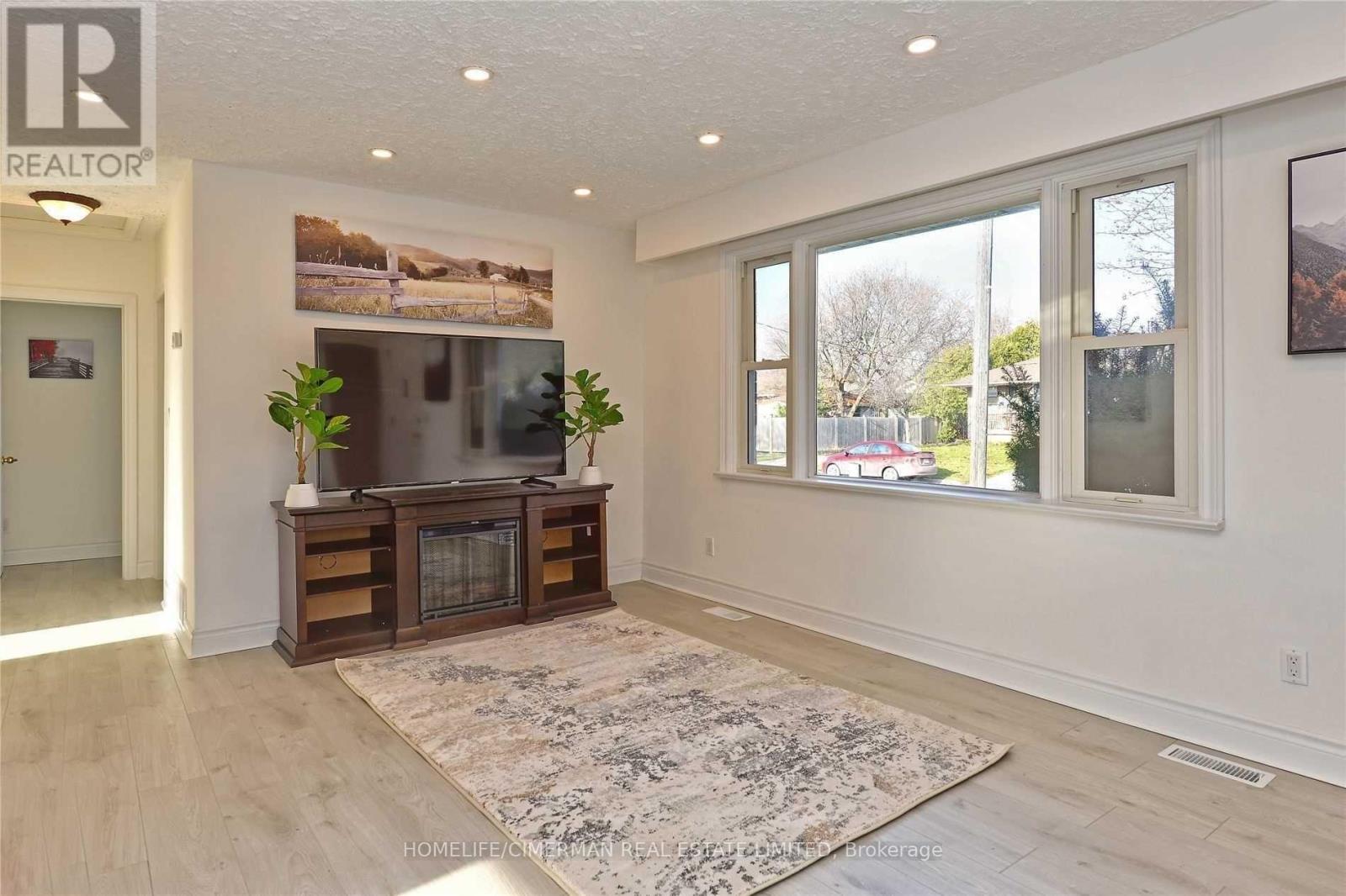 Main Floor - 315 Muriel Avenue, Oshawa, Ontario  L1J 2W8 - Photo 3 - E12767884