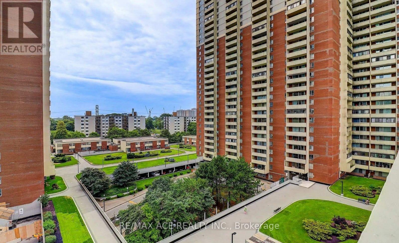 906 - 3 Massey Square, Toronto (Crescent Town), Ontario  M4C 5L5 - Photo 2 - E12767898