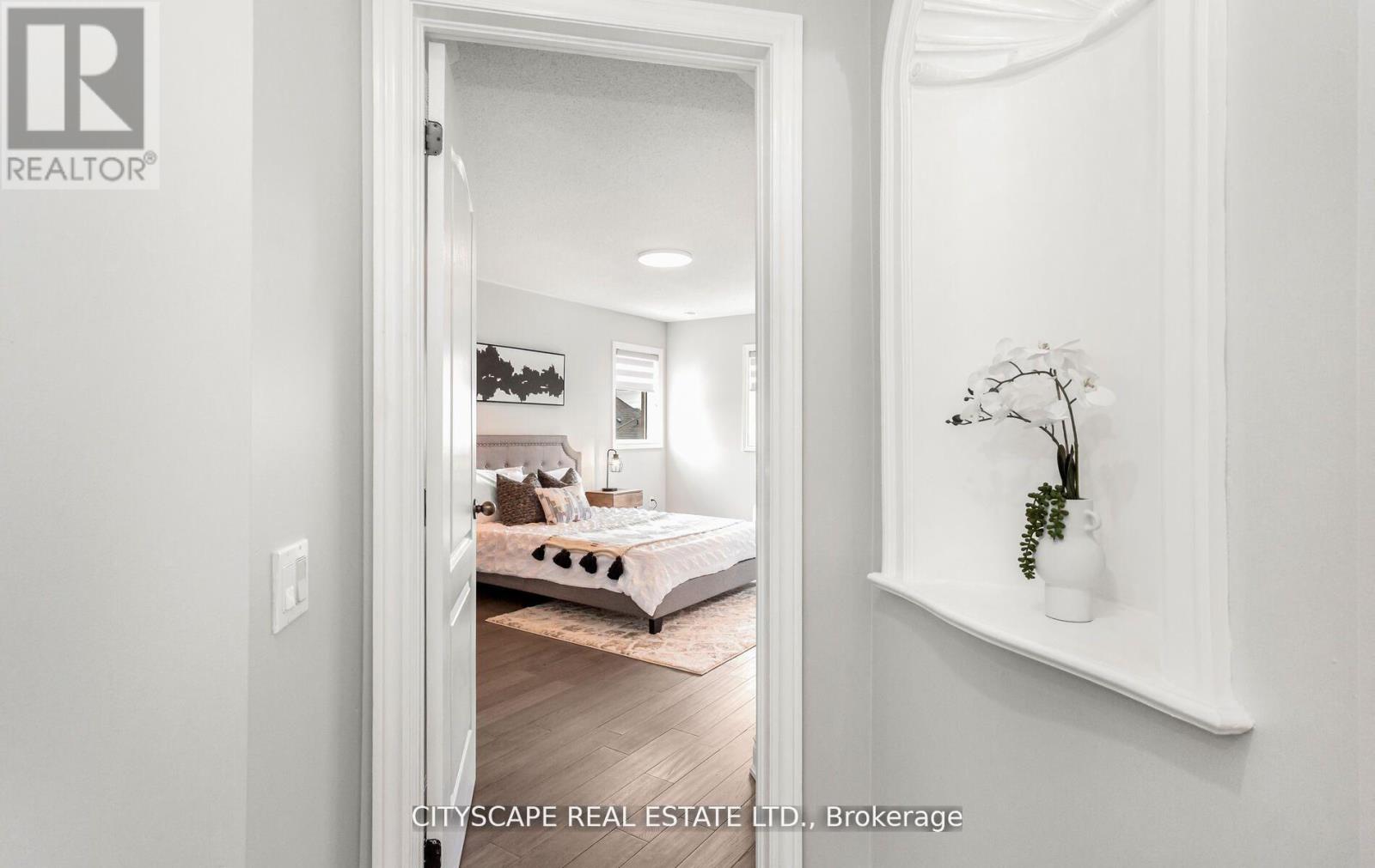 194 Tawny Crescent, Oakville (Br Bronte), Ontario  L6L 6T4 - Photo 11 - W12767866