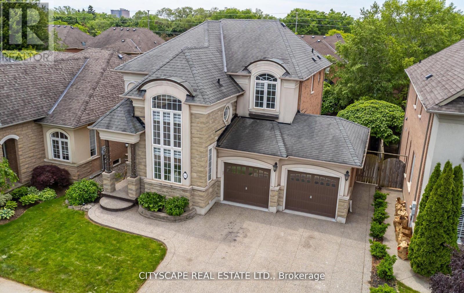 194 Tawny Crescent, Oakville (Br Bronte), Ontario  L6L 6T4 - Photo 3 - W12767866