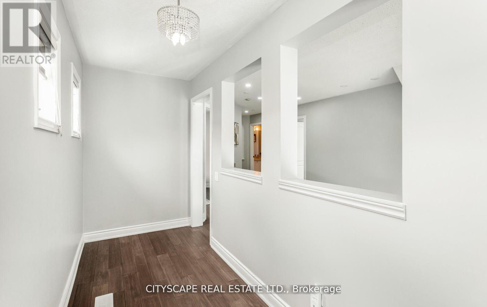 194 Tawny Crescent, Oakville (Br Bronte), Ontario  L6L 6T4 - Photo 5 - W12767866