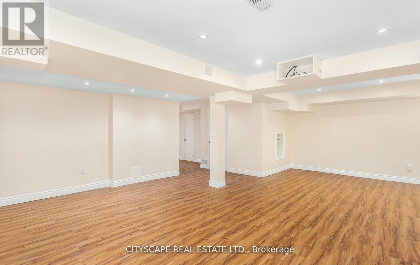 194 Tawny Crescent, Oakville (Br Bronte), Ontario  L6L 6T4 - Photo 6 - W12767866