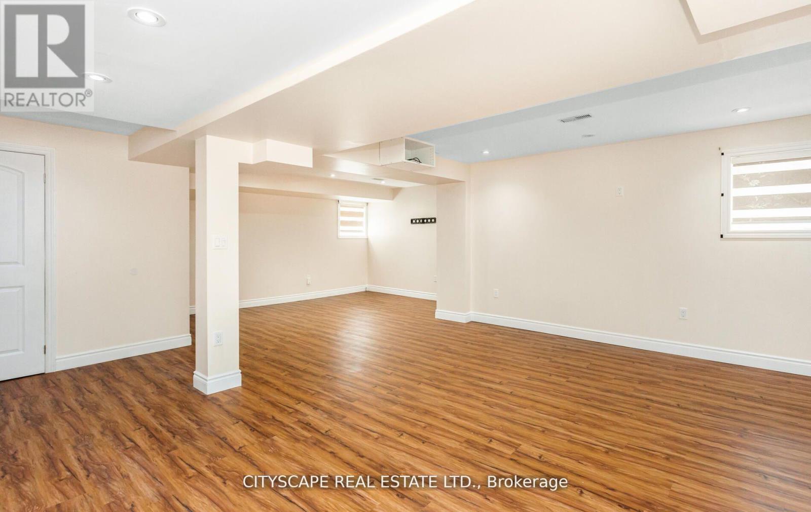 194 Tawny Crescent, Oakville (Br Bronte), Ontario  L6L 6T4 - Photo 7 - W12767866