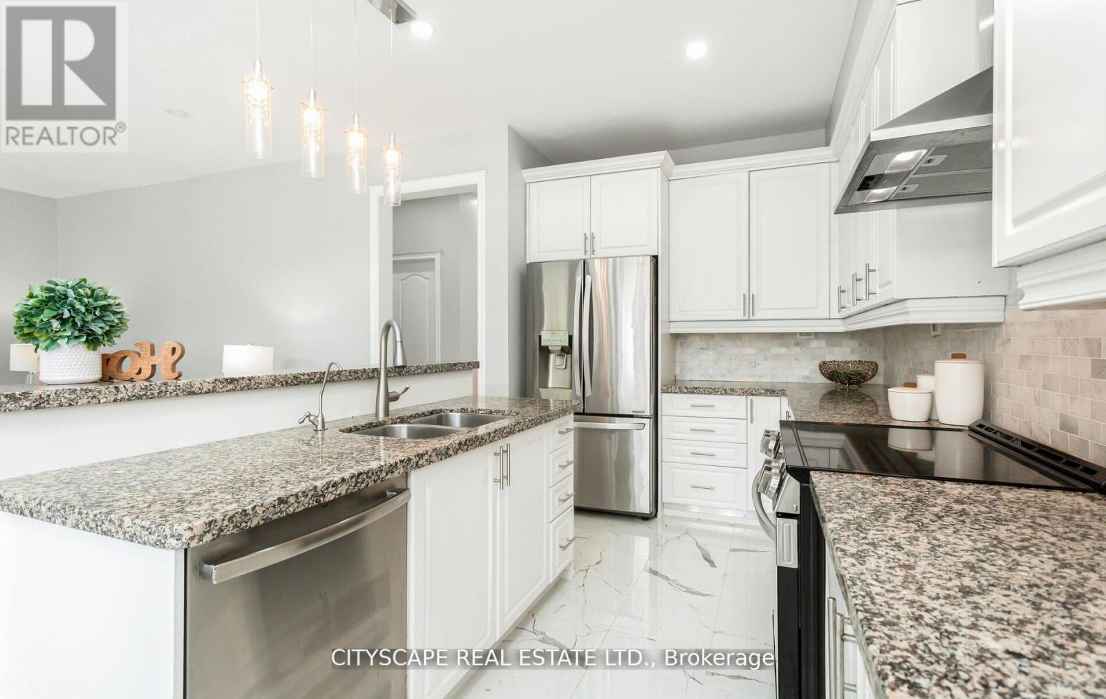 194 Tawny Crescent, Oakville (Br Bronte), Ontario  L6L 6T4 - Photo 9 - W12767866