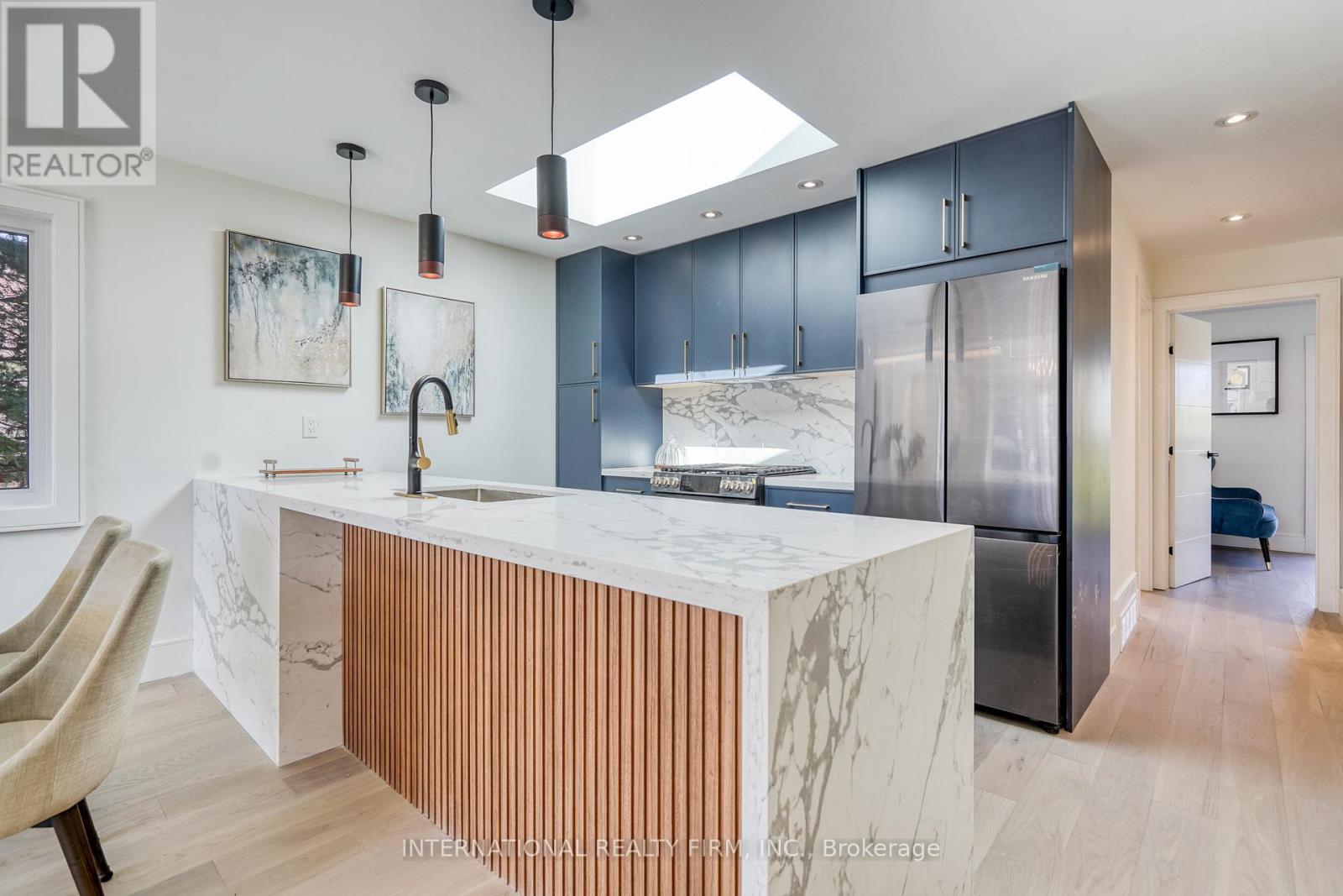 16 Paragon Road, Toronto (Kingsview Village-The Westway), Ontario  M9R 1J5 - Photo 7 - W12767896