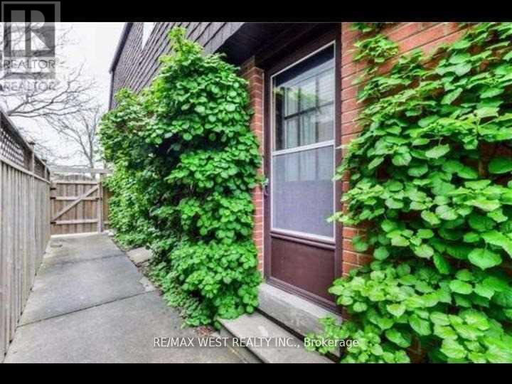 Bsmt - 18 Linkdale Road, Brampton, Ontario  L6V 2Y4 - Photo 2 - W12767932