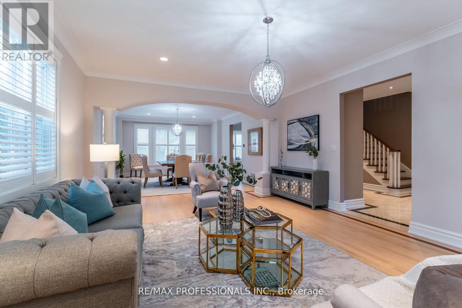 354 Country Club Crescent, Mississauga (Clarkson), Ontario  L5J 2P8 - Photo 12 - W12767950