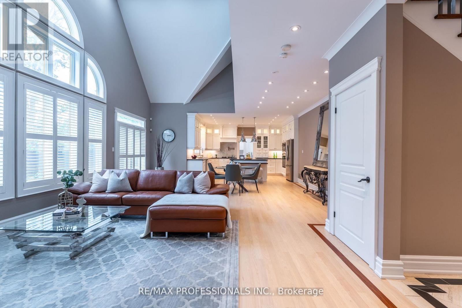 354 Country Club Crescent, Mississauga (Clarkson), Ontario  L5J 2P8 - Photo 15 - W12767950