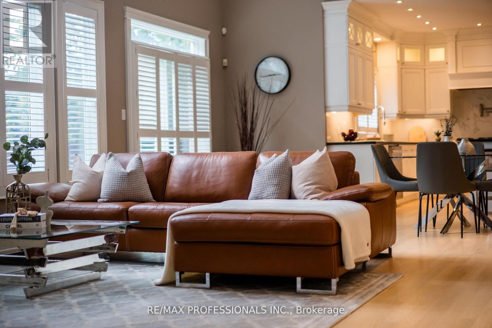 354 Country Club Crescent, Mississauga (Clarkson), Ontario  L5J 2P8 - Photo 16 - W12767950