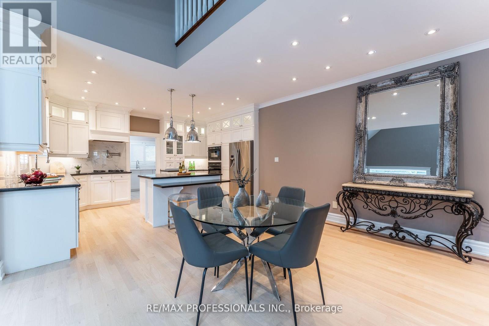 354 Country Club Crescent, Mississauga (Clarkson), Ontario  L5J 2P8 - Photo 21 - W12767950