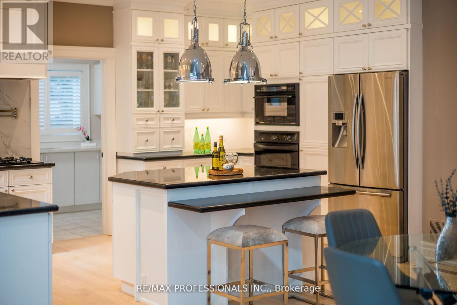 354 Country Club Crescent, Mississauga (Clarkson), Ontario  L5J 2P8 - Photo 22 - W12767950