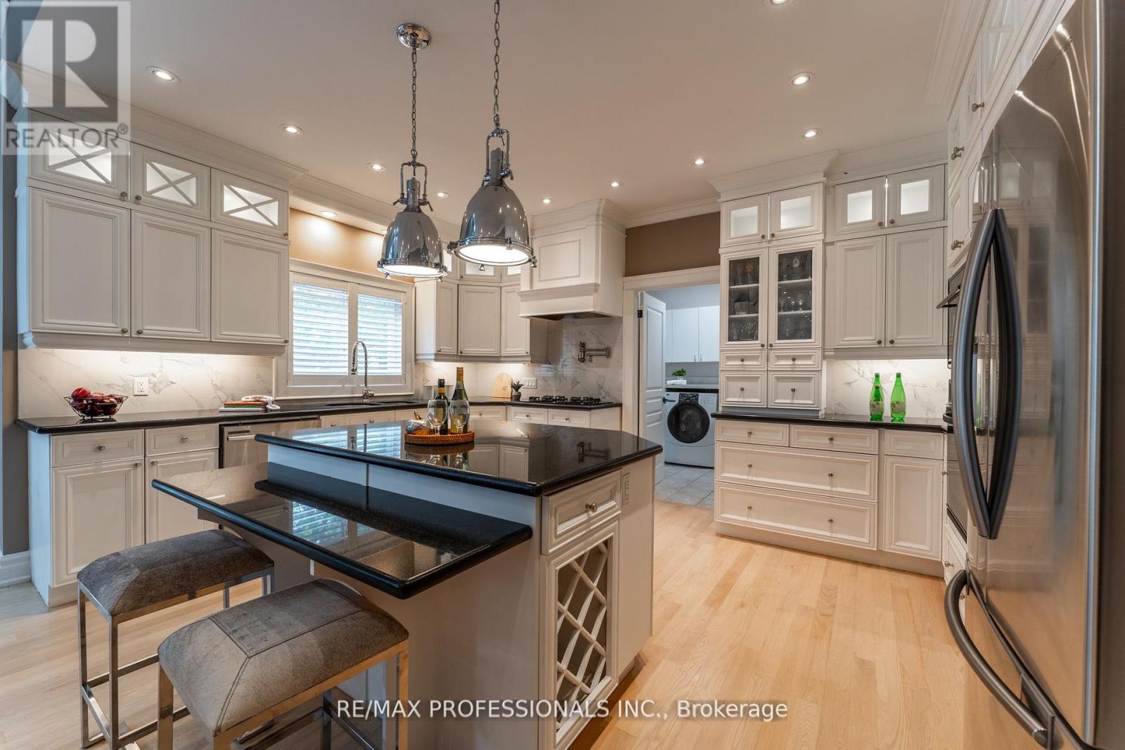 354 Country Club Crescent, Mississauga (Clarkson), Ontario  L5J 2P8 - Photo 24 - W12767950