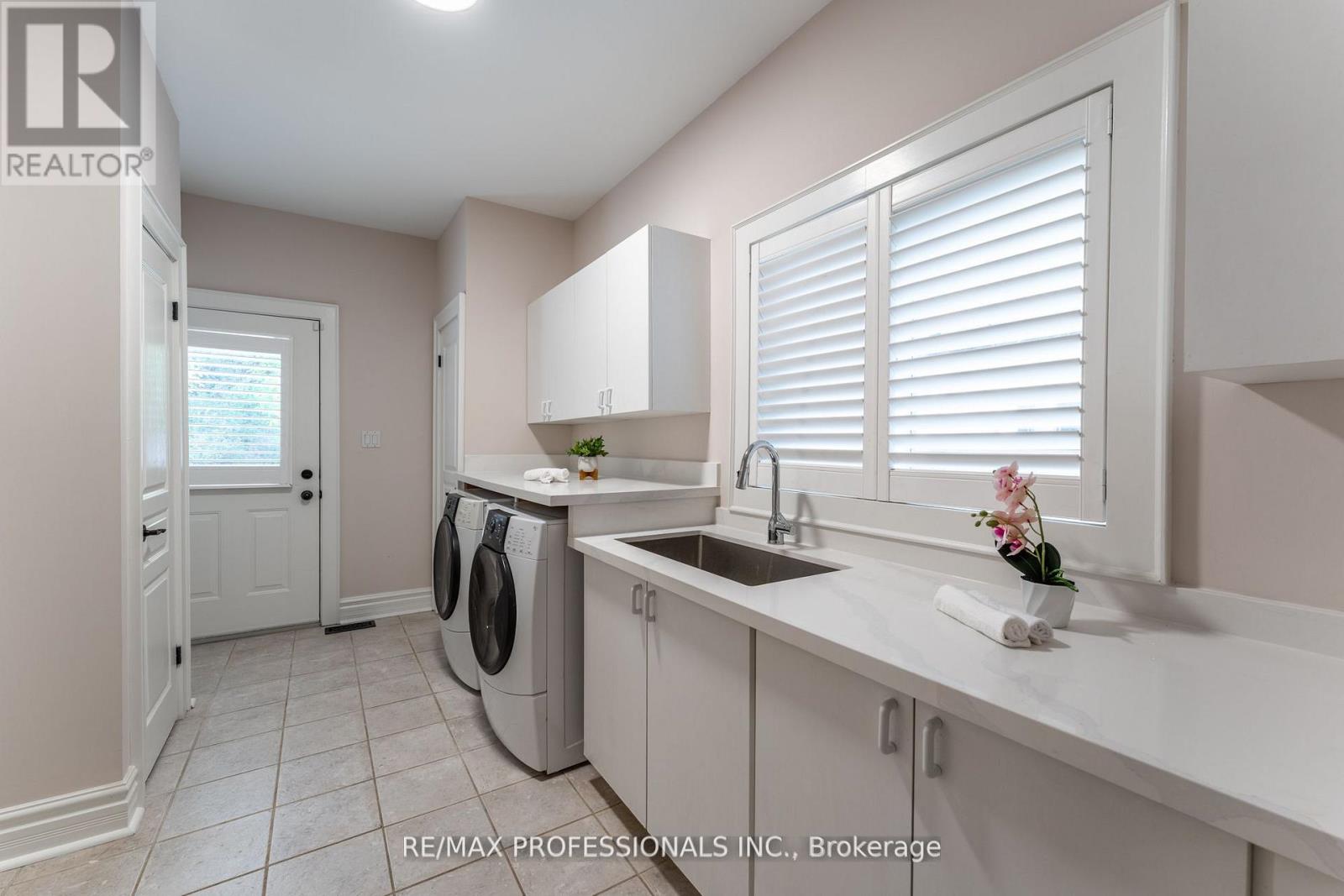 354 Country Club Crescent, Mississauga (Clarkson), Ontario  L5J 2P8 - Photo 28 - W12767950