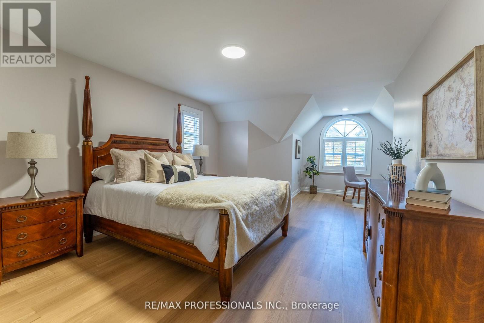 354 Country Club Crescent, Mississauga (Clarkson), Ontario  L5J 2P8 - Photo 37 - W12767950