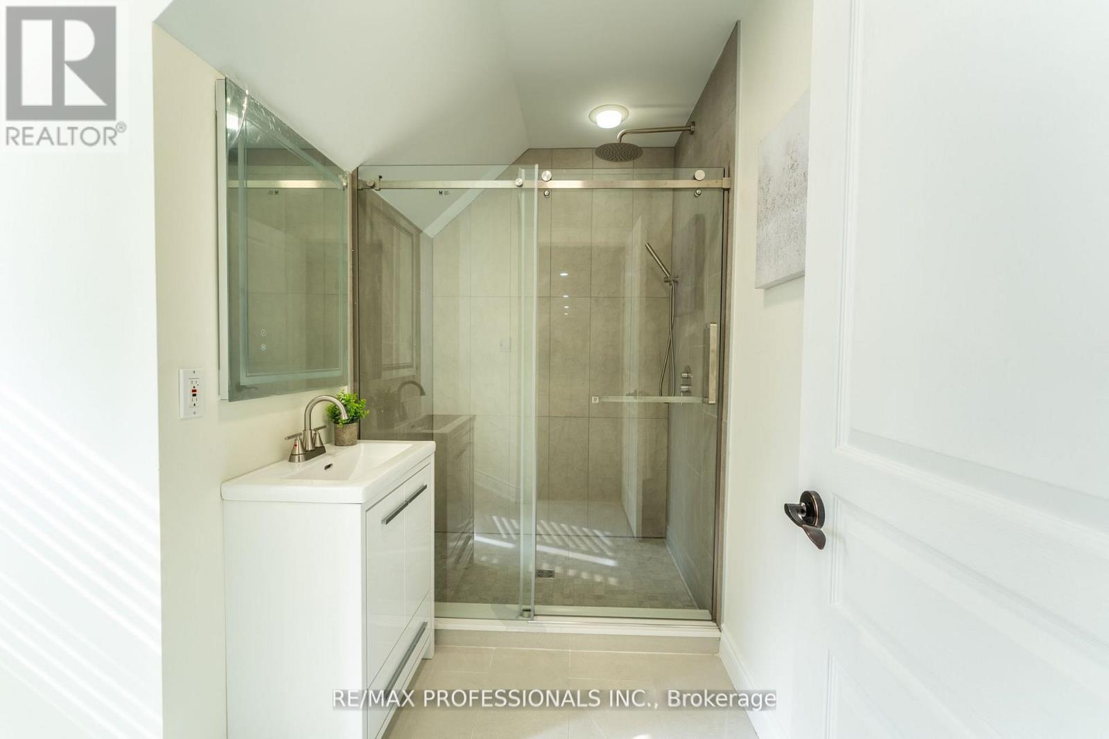 354 Country Club Crescent, Mississauga (Clarkson), Ontario  L5J 2P8 - Photo 38 - W12767950