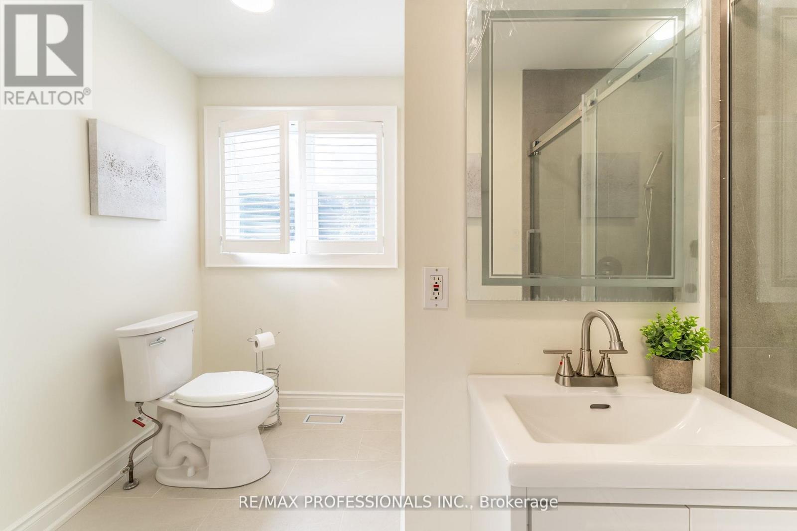 354 Country Club Crescent, Mississauga (Clarkson), Ontario  L5J 2P8 - Photo 39 - W12767950