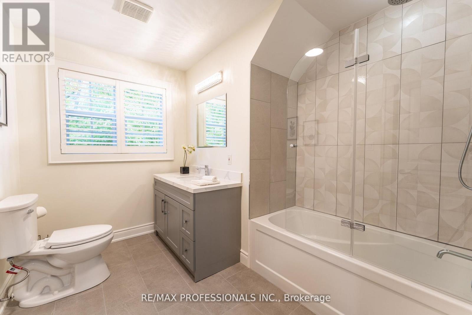 354 Country Club Crescent, Mississauga (Clarkson), Ontario  L5J 2P8 - Photo 41 - W12767950