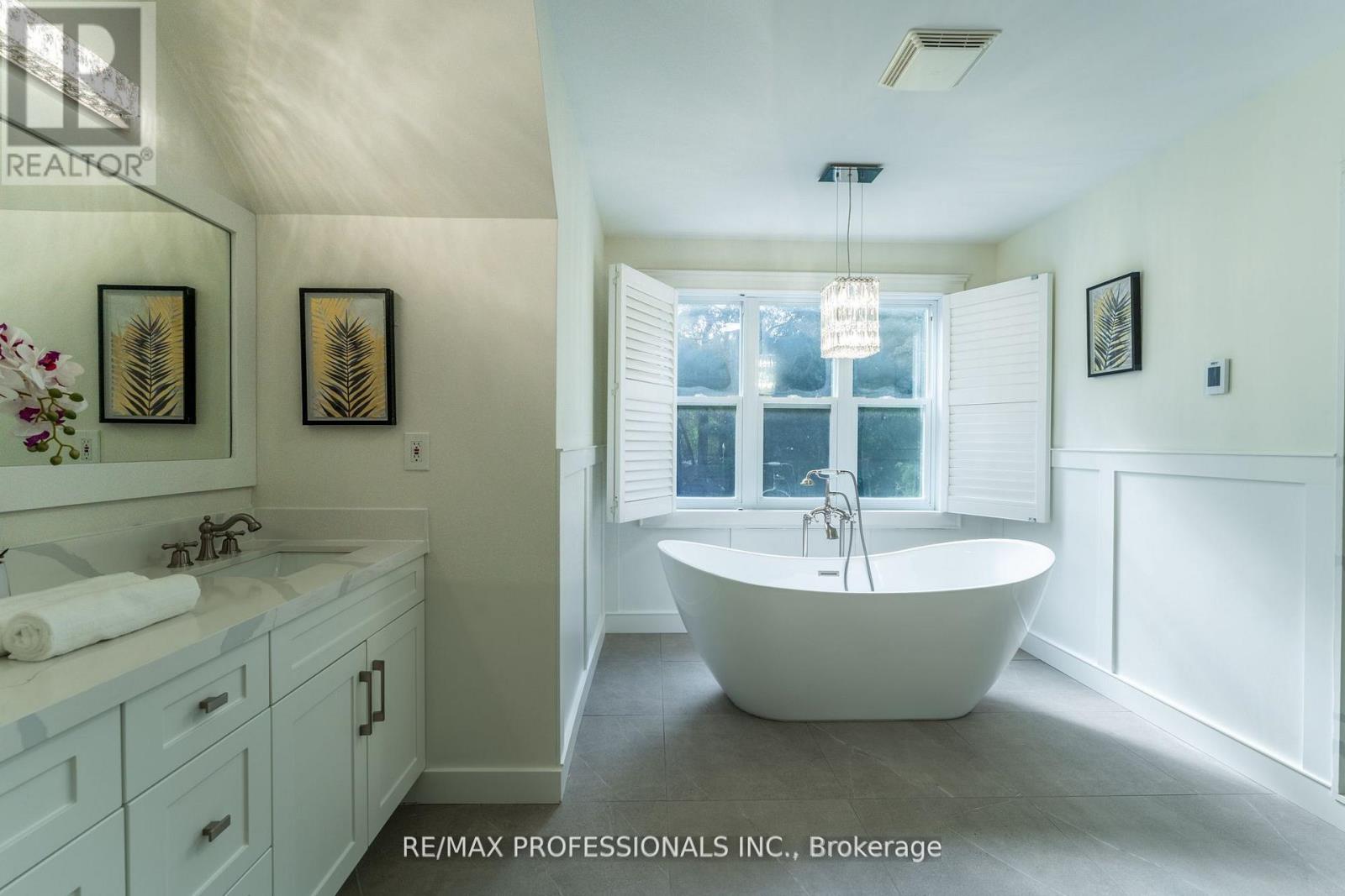 354 Country Club Crescent, Mississauga (Clarkson), Ontario  L5J 2P8 - Photo 46 - W12767950