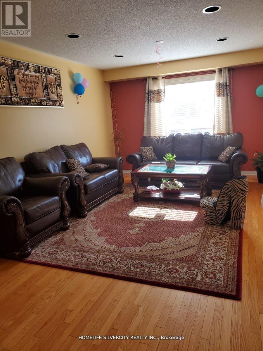 30 Sheepberry Terrace, Brampton (Fletcher's Meadow), Ontario  L7A 2B6 - Photo 4 - W12767972
